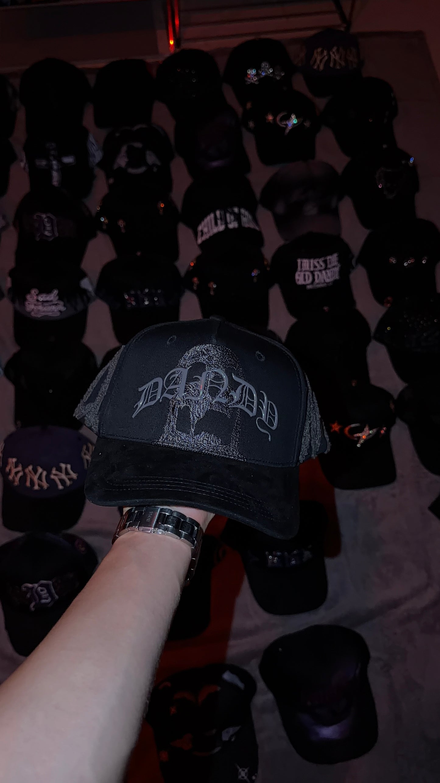 Dandy hats “plague”