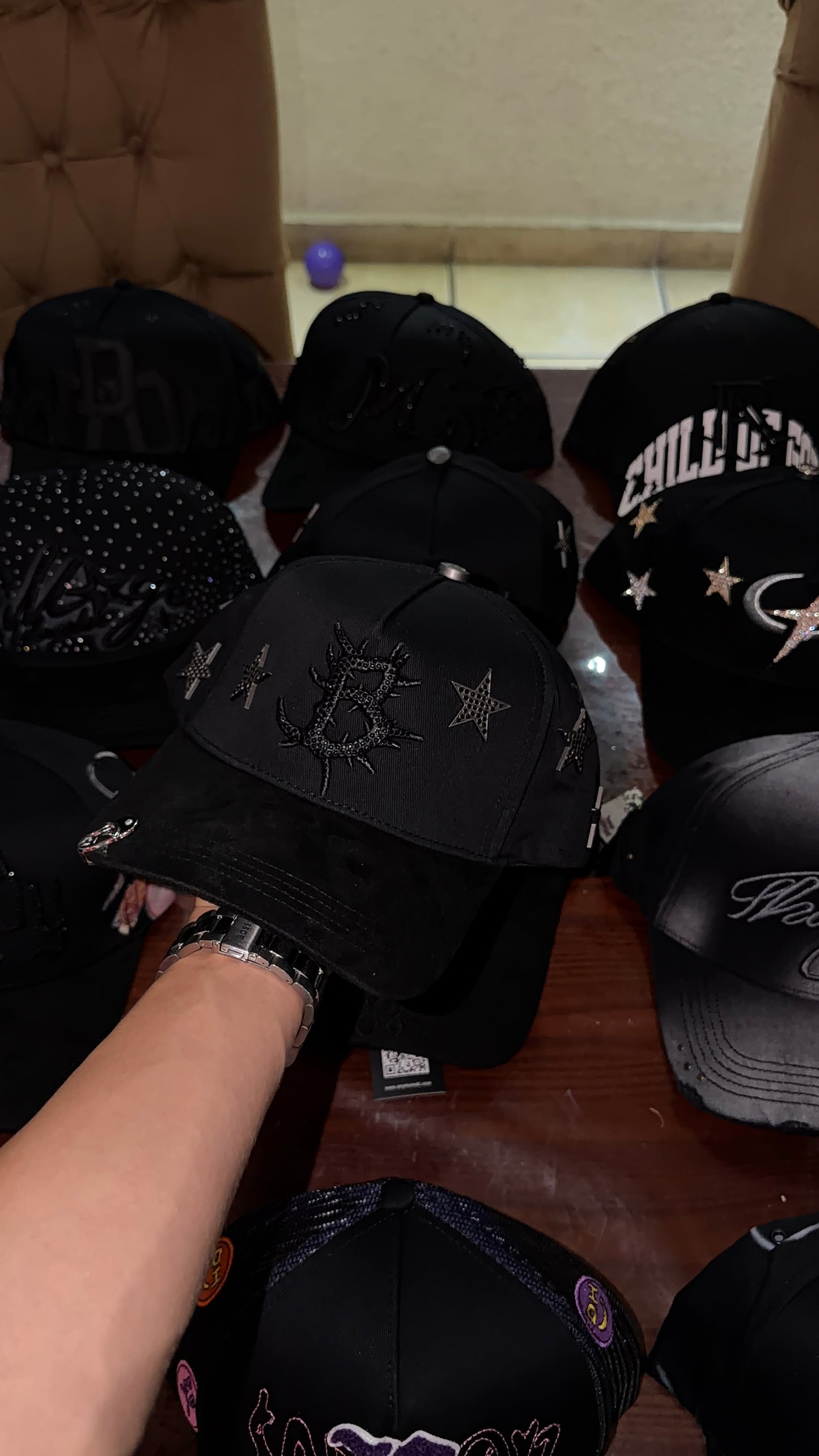 Barbas hats “Total black nebula”