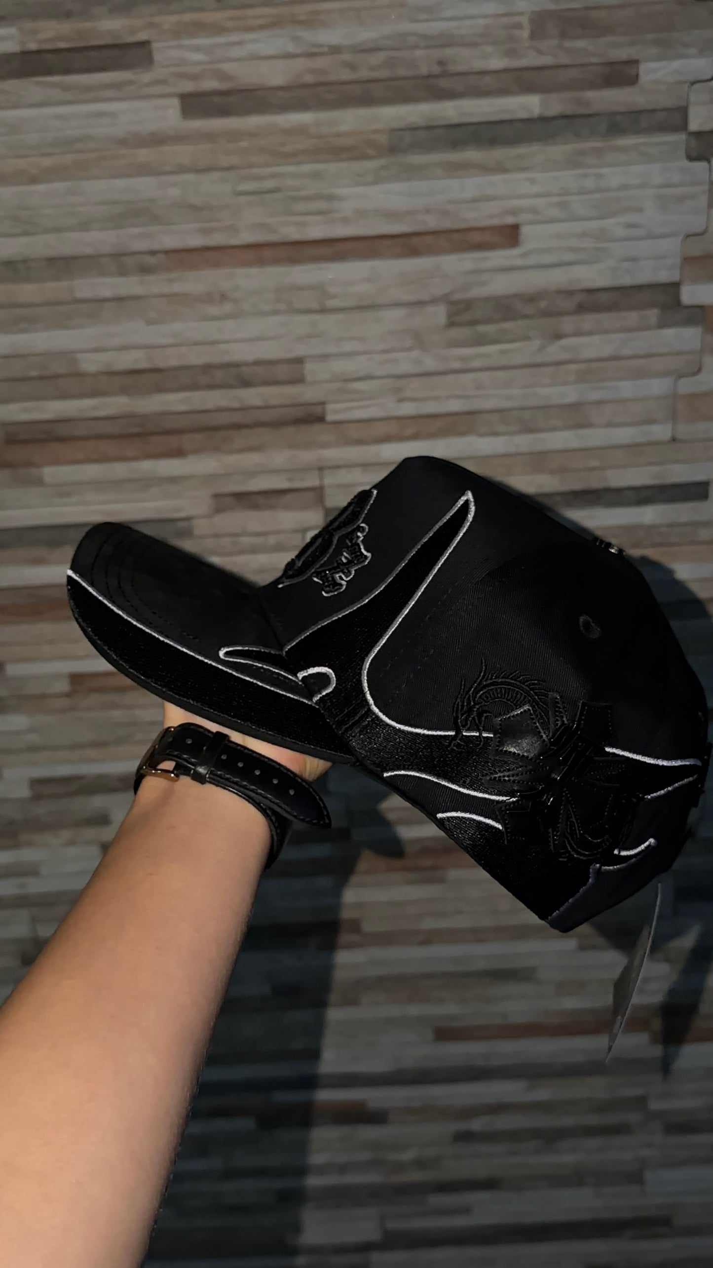 Shifu x Báez “Total Black”